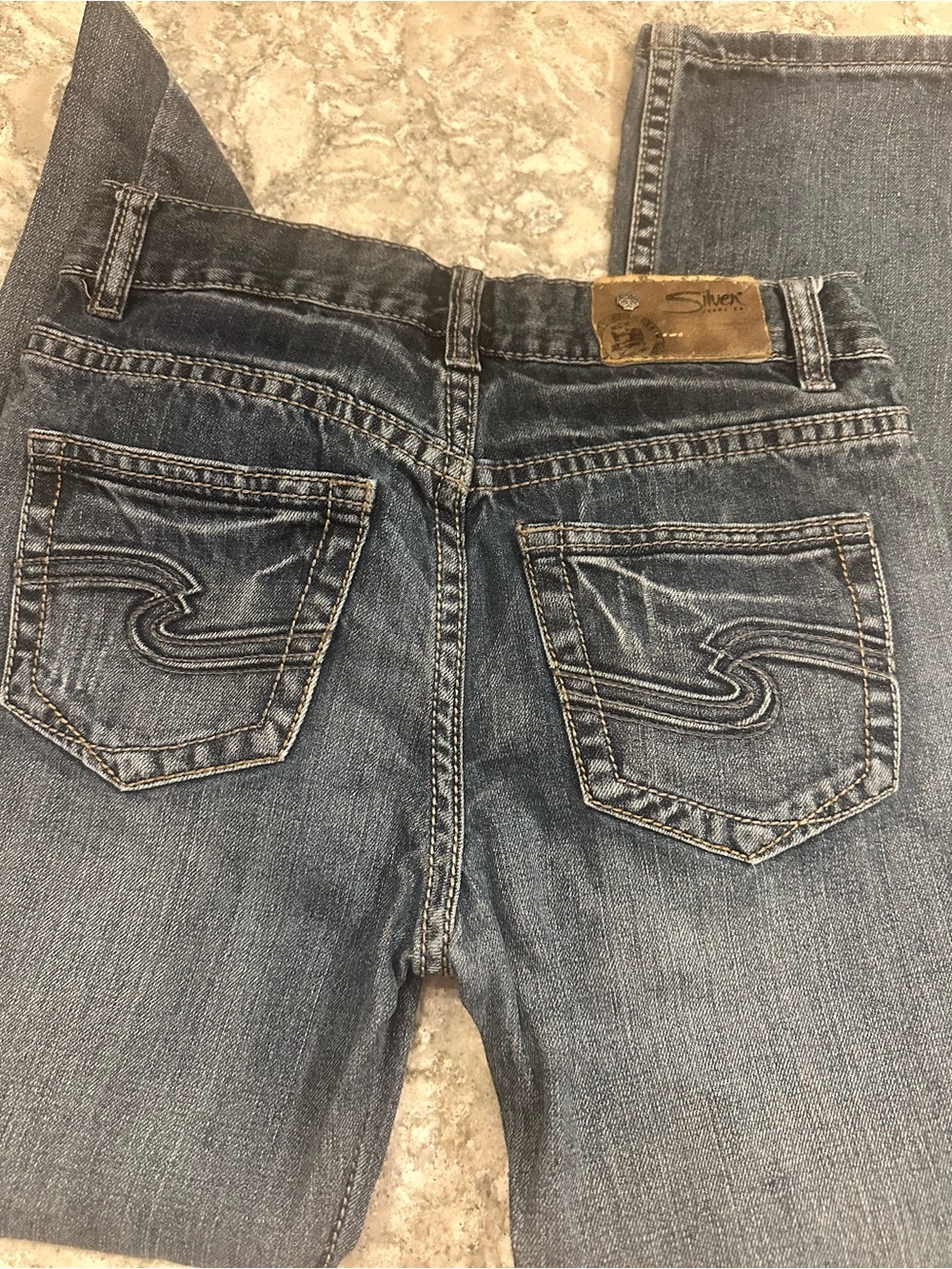 Silver Jeans co Zane Kids Medium Blue Denim Jeans with Embroidered Back Pockets